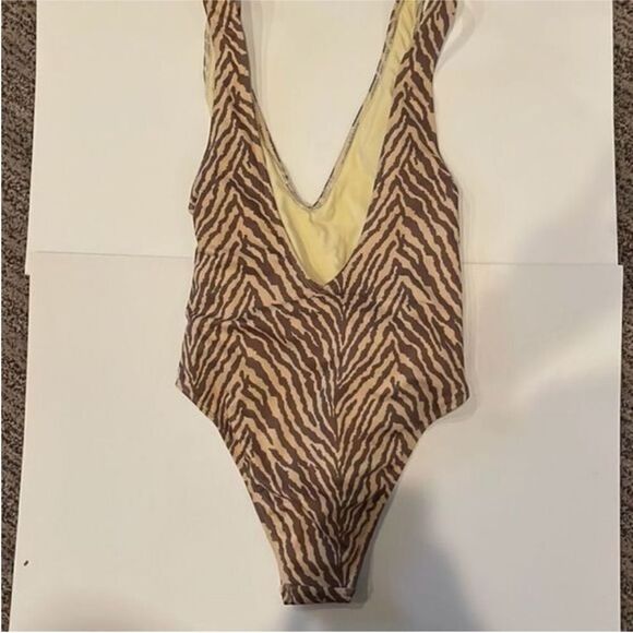 Anthropologie Charlie Holiday Effie Wrap Tie 1-Piece Zebra Stripe Swimsuit XS - Picture 5 of 7